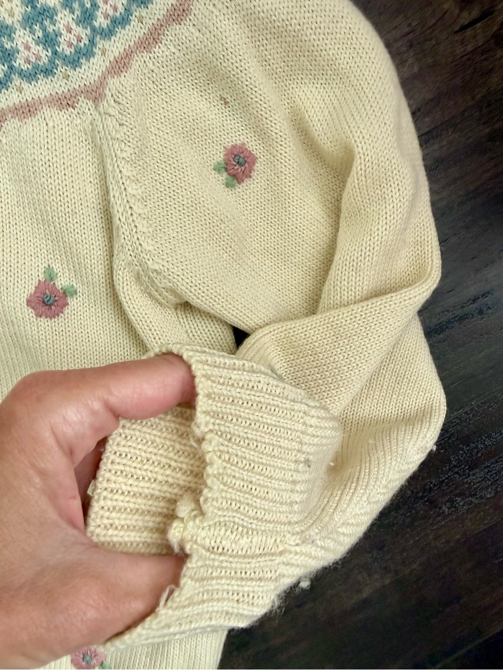 Vintage Charter Club 100% Wool Rose Fair Isle Cardigan Floral Sweater L - Picture 10 of 12